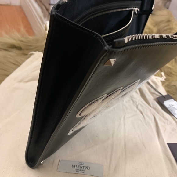 VALENTINO GARAVANI Leather logo UNISEX LG zip clutch - Picture 14 of 16